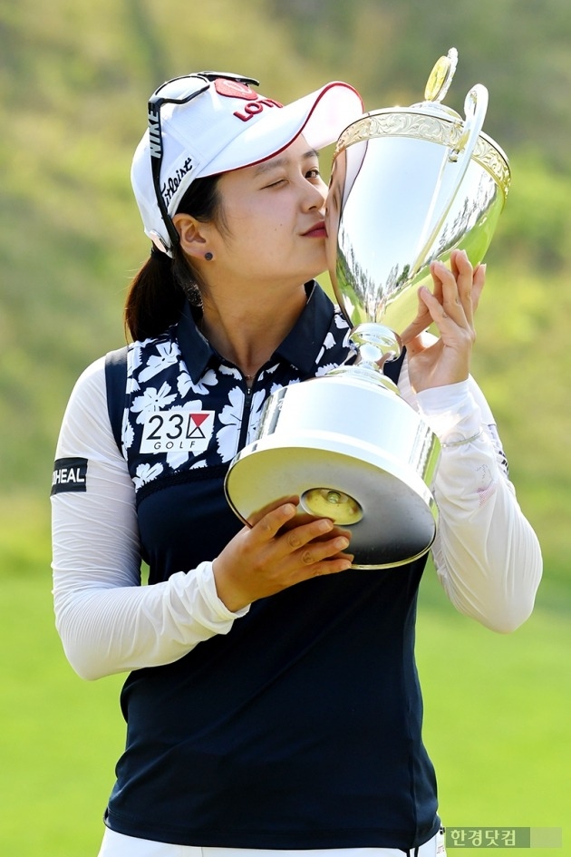 최혜진, KLPGA '비씨카드·한경 레이디스컵' 우승…'다승 신인왕' 향해 질주