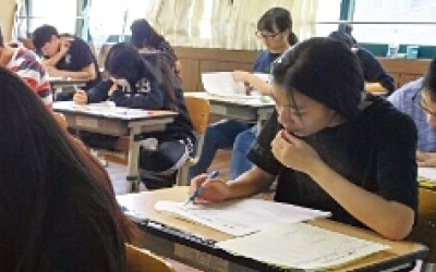 한국 고용률 '극과 극'…초고령층은 OECD 1위, 청년은 하위권