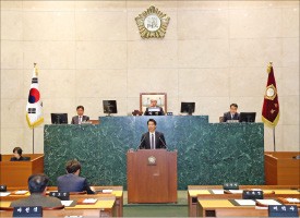 회의 대부분 "이의 없으므로 가결"… '만장일치' 거수기 전락한 기초의회