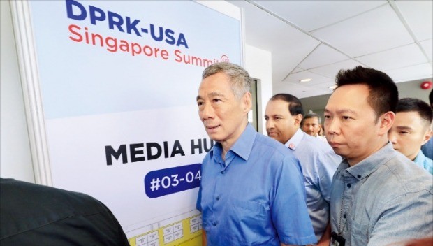 미디어센터 둘러보는 싱가포르 총리