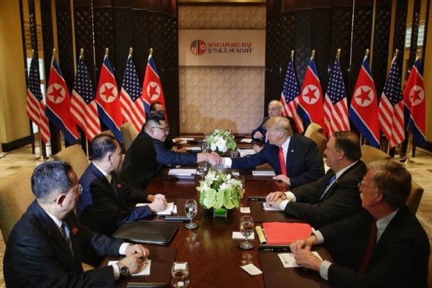 트럼프 "김정은, 비핵화 시작 합의문에 서명…北에 기업 들여오려 해"