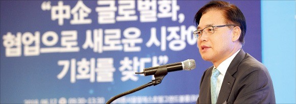 권평오 KOTRA 사장이 12일 열린 ‘세계로 포럼’에서 “개방과 공유를 통해 중소·중견기업의 글로벌화를 지원하겠다”고 말하고 있다. /KOTRA 제공 