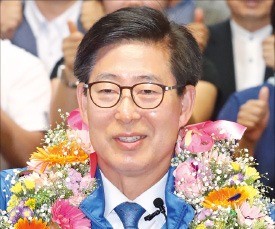 '안희정 스캔들' 넘은 양승조… 이인제에 완승