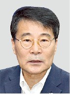 "정책 성과 낼 때까지 역할 다할 것"… 사퇴설 일축한 장하성 정책실장