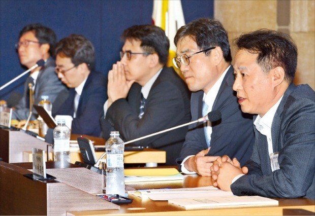 28일 서울 남대문로 대한상공회의소에서 열린 ‘공정거래법 전면개편 방안 마련을 위한 토론회’에서 참석자들이 전속고발권 폐지 여부를 놓고 토론을 벌이고 있다. /강은구 기자 egkang@hankyung.com 