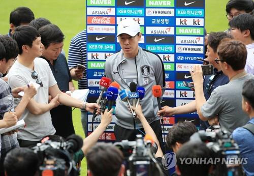 [월드컵] 신태용 감독 "확실한 기회에서 못 넣어 아쉽다"