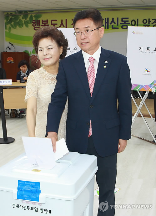 [사전투표] 경북도지사 후보 4명 모두 사전투표 "지지 호소"