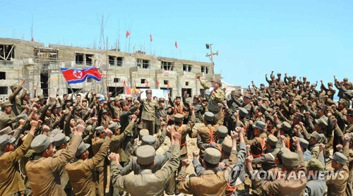 "김정은 경제집중-외교 새 전략은 군부에 하늘이 내린 선물"