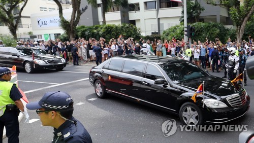 김정은 국무위원장, 싱가포르 도착… 리셴룽 총리와 곧 회담