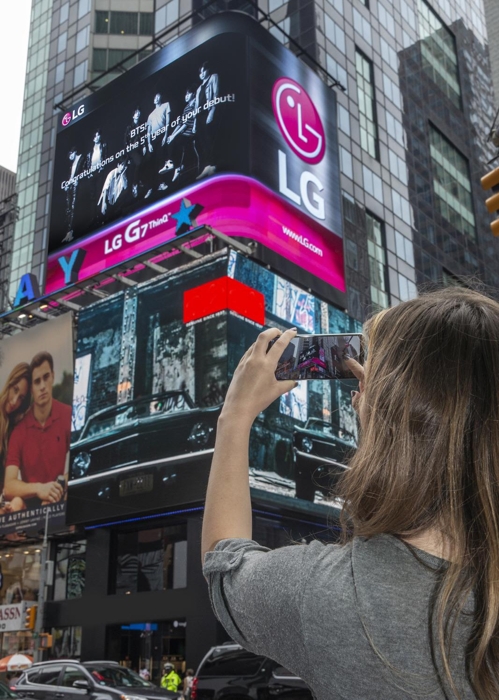 LG전자, 방탄소년단 앞세워 북미 공략 강화… 뉴욕서 광고