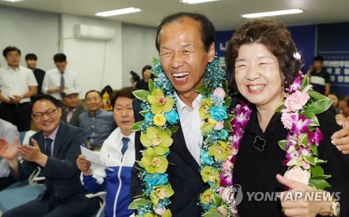 [6·13 선거] 최문순, 방송기자에서 3선 강원지사 '등극'