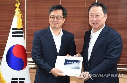 "부처 할거·정치로비 제거"… 상의, '규제개혁 튜브' 제안