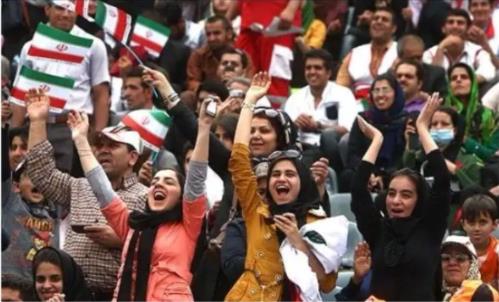 [월드컵] 이란 승리 뒤 女 축구장 입장 허용 요구 높아져