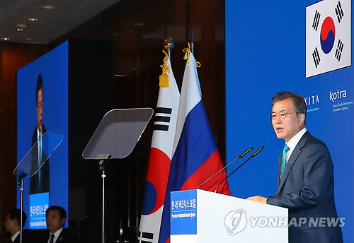 문대통령 "한러 FTA 서비스·투자 분야 협상개시절차 추진 합의"