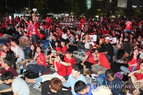 [월드컵] "흥민아, 한골만!" 멕시코전 앞둔 광화문 8천명 운집