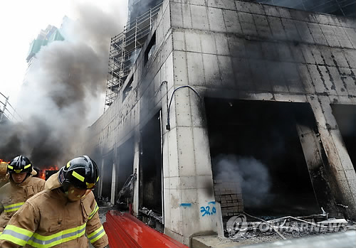 세종시 주상복합 신축공사장 큰불로 3명 숨져…37명 부상