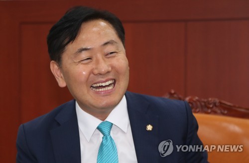 김관영 "차기 당 지도부 젊어져야…정책으로 말하겠다"