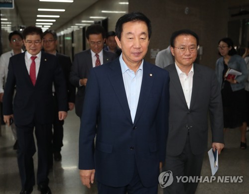  한국당 '어게인 김종인 모델' 회자… 전권 비대위 가능할까