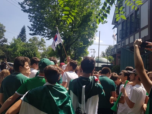 [월드컵] 지고도 한국 덕에 16강 멕시코… "감사! 우리 모두 한국인" 열광