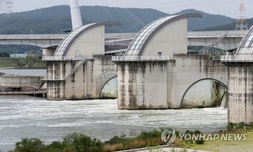 [르포] 4대강 보 개방 1년… 낙동강 녹조 눈에 띄게 줄어