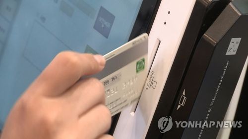 정부 운영비 직불카드로도 결제 가능… "자영업자 지원 효과"