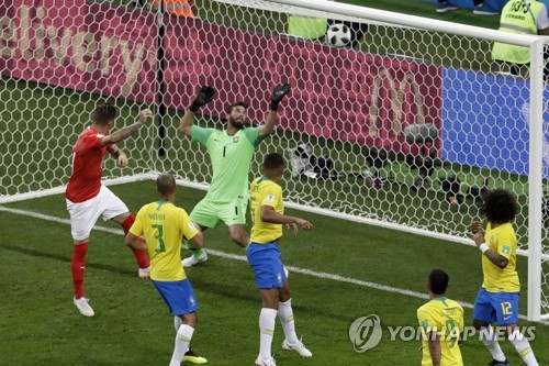 [월드컵] 브라질, FIFA에 "왜 VAR 안 했나" 문제 제기