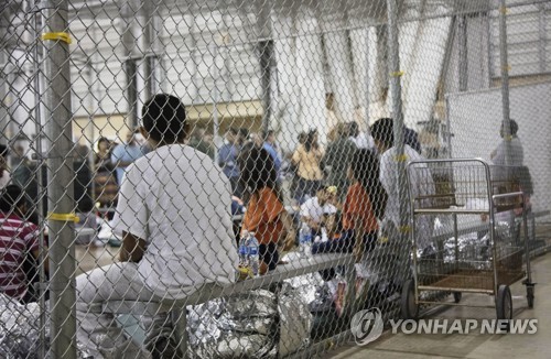 美 국방부 "군기지에 밀입국 아동 2만명 수용"
