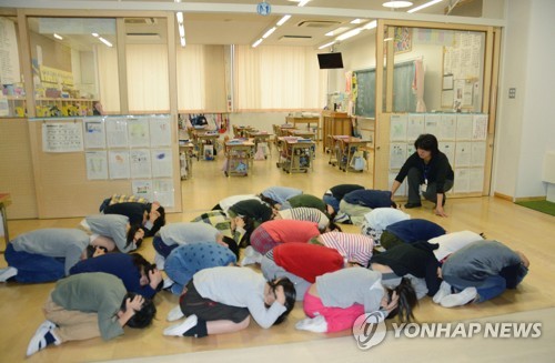 "북일정상회담 위해서라면"… 日, 미사일 대피훈련 중지한다