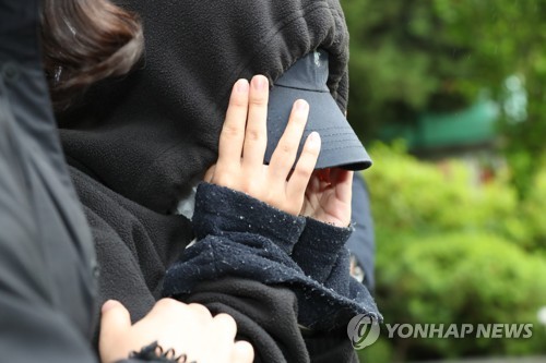 '홍대 누드모델 몰카 유출' 피고인 첫 재판… "혐의 인정"