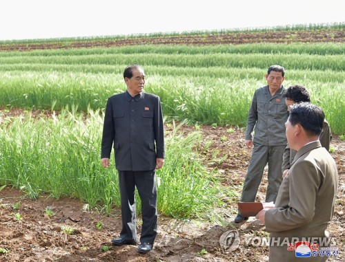 北 최룡해, 경제 챙기기 눈길… '경제집중' 노선 솔선수범