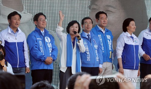 민주, 부산 찍고 서울로… "수도권 '원팀'…파란바람 분다"