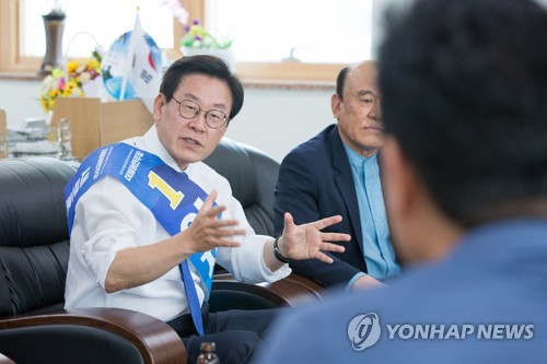 이재명 "'여배우 스캔들' 사실 아니다…책임 묻겠다"