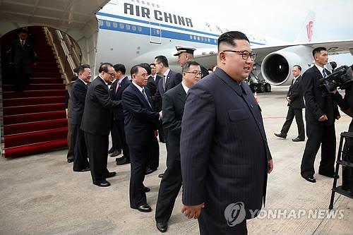  中, 김정은 싱가포르행에 "北요청해 중국 항공기 제공"