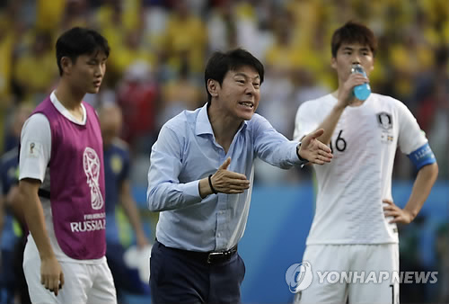 [월드컵] 인기 없던 두 감독 '申 vs 오소리오'… 운명을 건 '수 싸움'