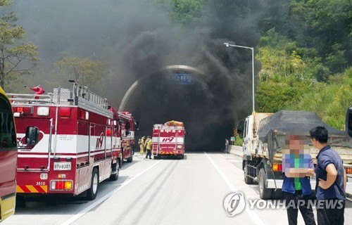 울산∼포항고속도 터널 화재 23명 부상… 시민의식 또 빛났다
