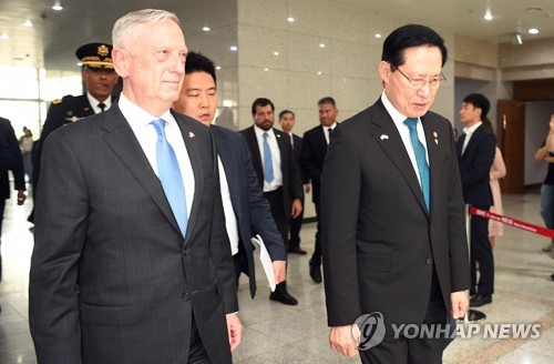 송영무 "평화정착 지원 강구"… 매티스 "현 주한미군 규모 유지"