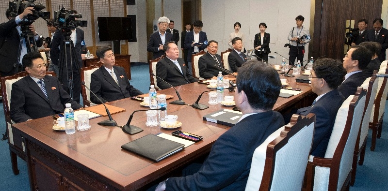 남북 고위급회담, 9분간 2차 수석대표 접촉…공동보도문 계속 조율