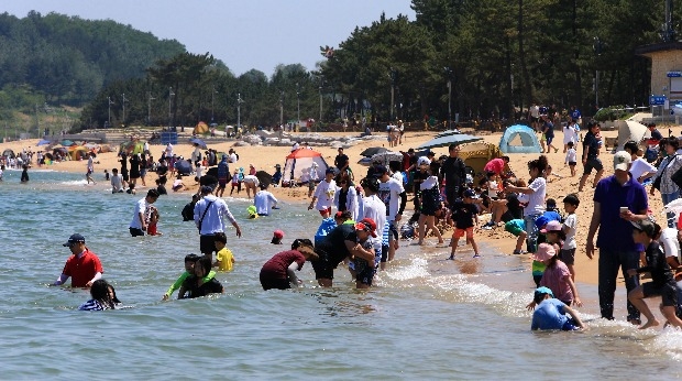 "아직 6월인데 35도"…내일까지 무더위 계속