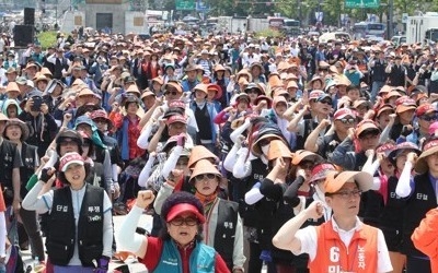 "우리를 그 자리에 내버려둬!"… 전국노점상연맹 결의대회 개최