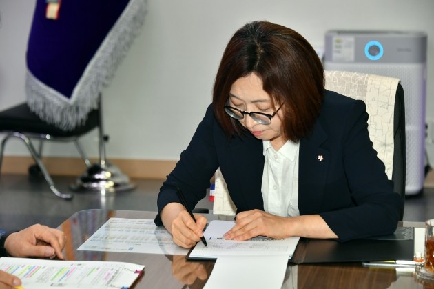 은수미 성남시장, 첫 업무 '아동수당 100% 지급' 공약 이행 