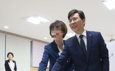 김지은 측 "2차 피해 심각" … 안희정 부인 증인 출석 앞두고 스트레스로 입원