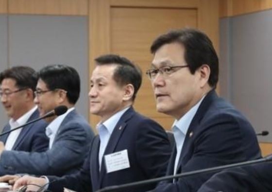 최근 신용카드사 CEO 간담회에서 발언 중인 최종구 금융위원장 [사진=연합뉴스]