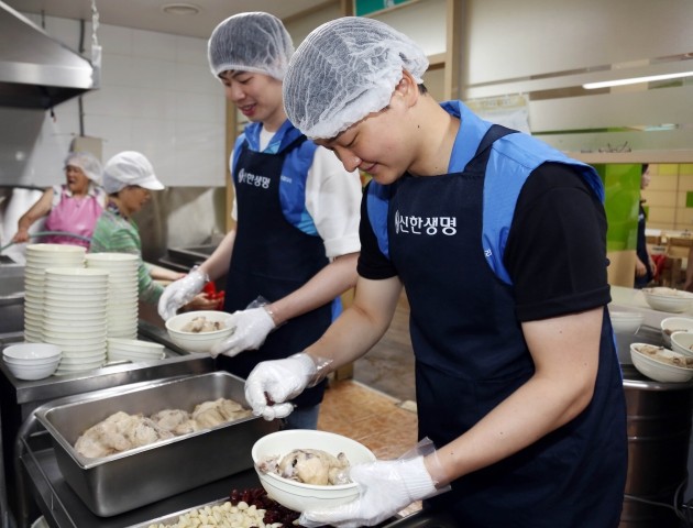 신한생명, 독거어르신 600여명에 보양식 나눔 봉사활동 실시