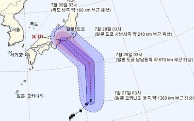 북상 중인 태풍 '종다리' 강도 세져… 폭염에 '단비' 선물할까