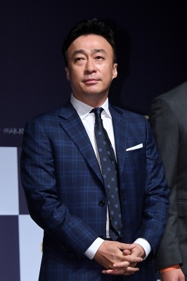  이성민, '중년의 미'