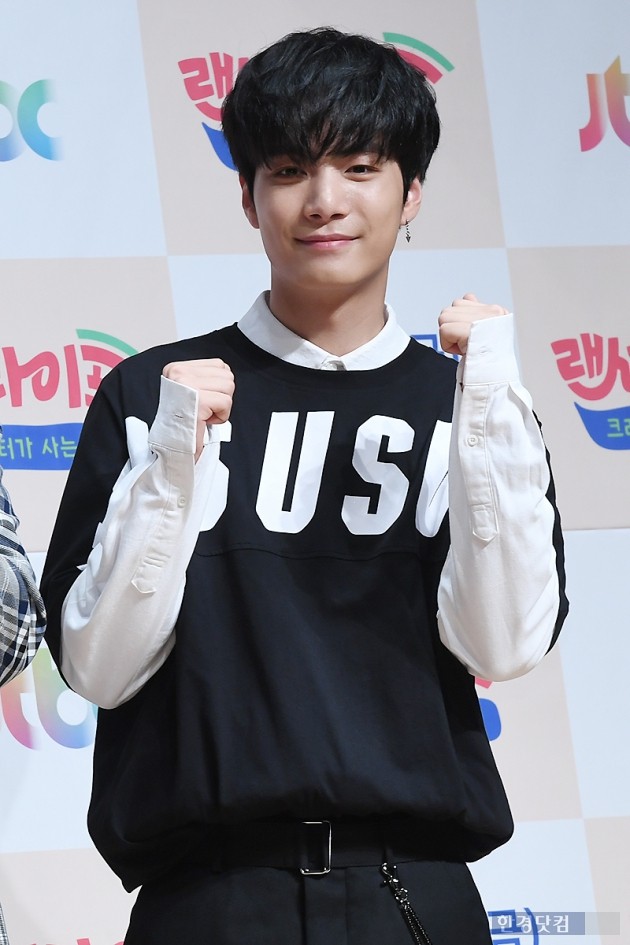 [포토] 뉴이스트W JR, '눈길 사로잡는 멋진 모습'