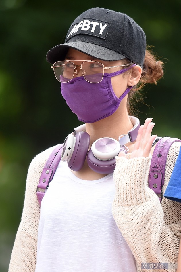 [포토] 윤미래, '가려도 알 수 있는 눈웃음~'