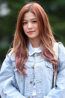 [포토] 프로미스나인 이채영, '눈길 사로잡는 예쁨'