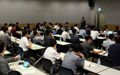 "크립토 이코노미, 돈이 광속으로 국경을 넘나들기 시작했다"