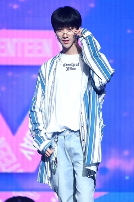 [포토] 세븐틴 디에잇, '안경 쓰고 멋지게~'